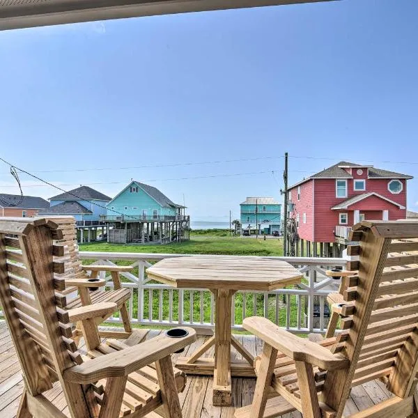 Ocean View + Wraparound Deck: Crystal Beach Home!、Crystal Beachのホテル