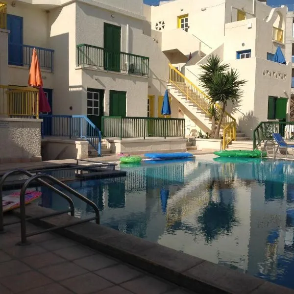 Sea N Lake View Hotel Apartments, hotel in Larnaka