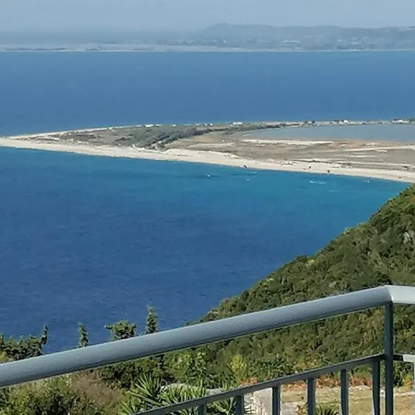 Sea view apartments, hotel in Tsoukaladhes
