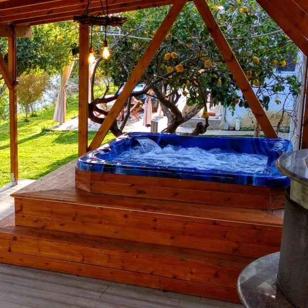 The Elysian at Nicopolis jacuzzi, hotel v destinácii Nikópolis