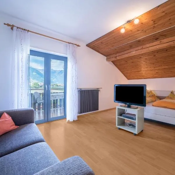 Apartment Tschigat Leilichhof, hotel in Lana di Sotto