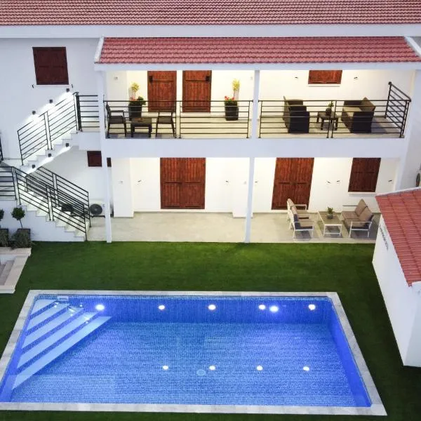 Kamaroporta Luxury Apartments, hotel v destinaci Ayios Theodhoros