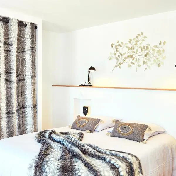 CHARNER centre gare 2 chambres 100m2 parking, hotel v destinaci Saint-Brieuc