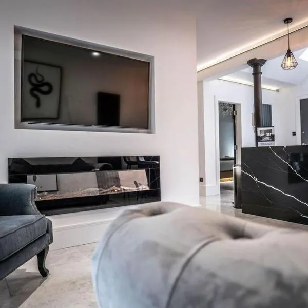 Luxury royal mile boutique 2bedroom apartment, hotel in Edinburgh