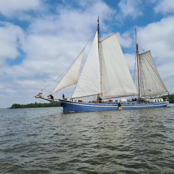 Zeilschip De Hester, hotel in Kampen