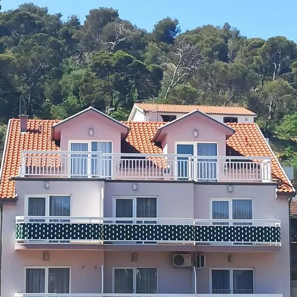 Apartments Mijo, hotel v Trogiri