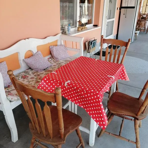Nagymama Házikója, hotel v destinaci Tiszasas
