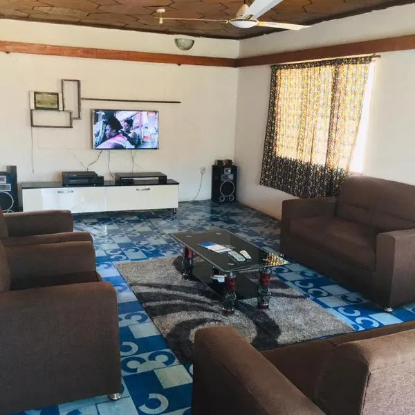 Feel At Home & be close to the Labadi Beach (5min), hotel in Accra