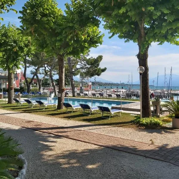 Villaggio Turistico dei Tigli, hotel in Padenghe sul Garda