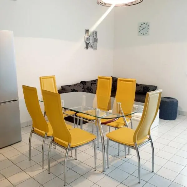 Apartment Smiley, hotel v Novalji