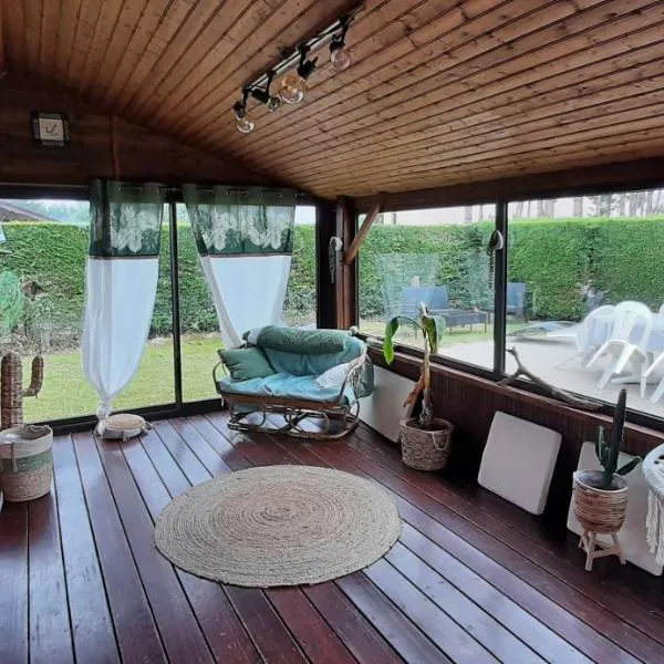 CHALET BORD DE MER, hotel v destinácii Lingreville