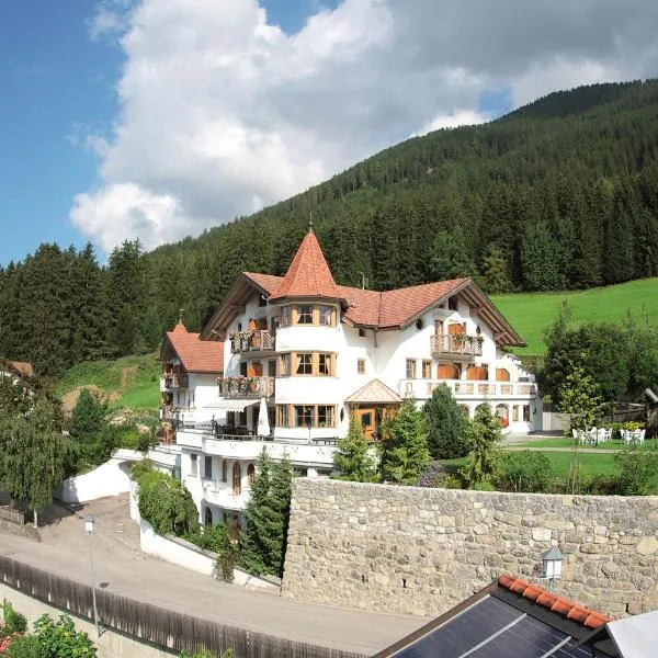 Turmhotel Gschwendt, hotel v destinaci Valle Di Casies