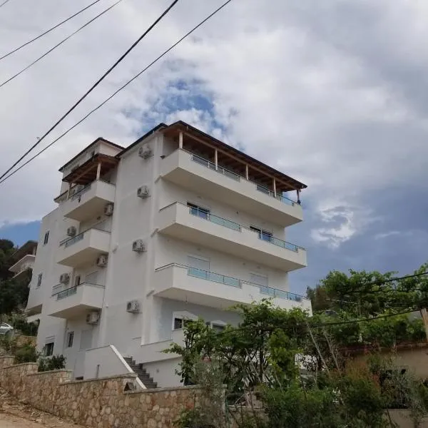 Brothers LR, ξενοδοχείο στους Αγίους Σαράντα