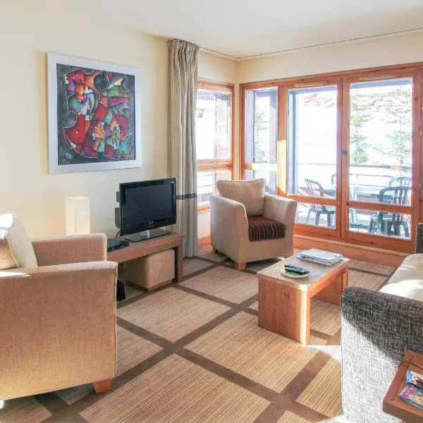Spacious Family 2-bed, 2-bath with parking, private piste, Hotel in Flaine