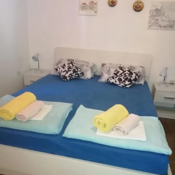 Apartmani Rosanda 2, hotell i Petrcane