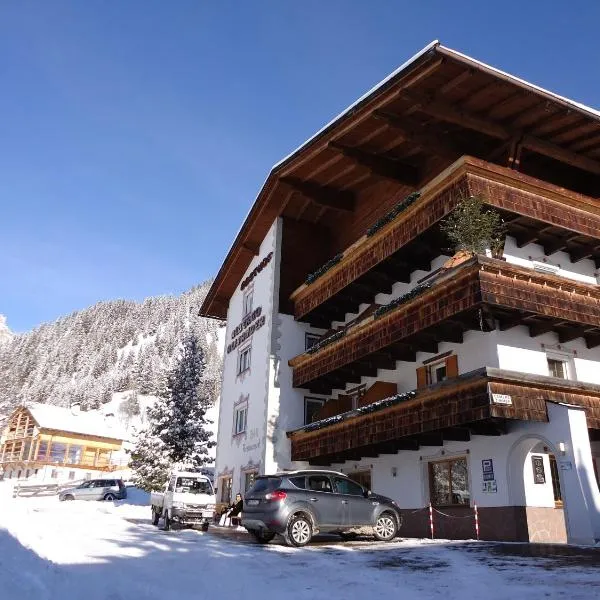 Albergo Alisander: Corvara in Badia'da bir otel