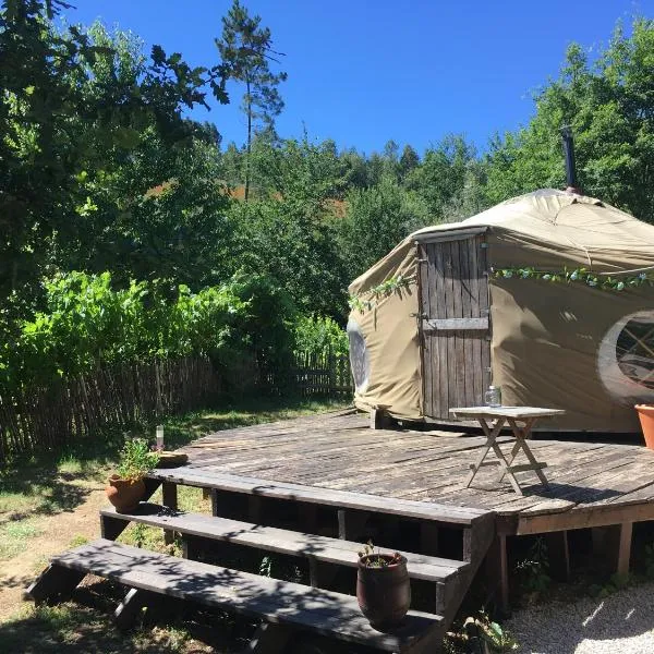 Star Gazing Luxury Yurt with RIVER VIEWS, off grid eco living, hotel v destinaci Vale do Barco