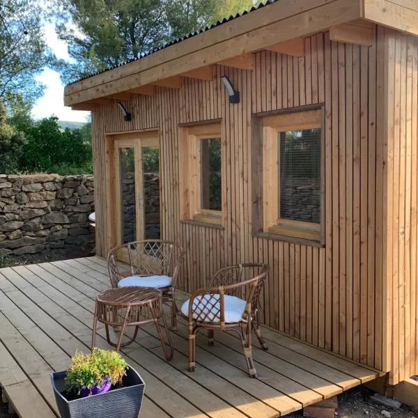 Chambre privée avec accès piscine, hôtel à Laouque