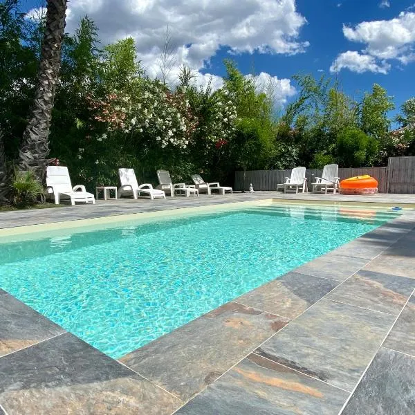 Chambres d'Hôtes Le Mas du Bijou Bleu, hotel v destinácii Puget-sur Argens