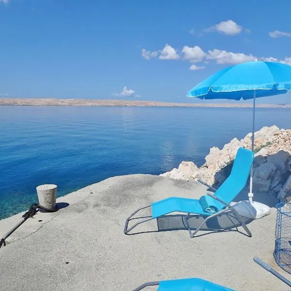 Studio MARE -30 m from a lonely beach, hotell i Barić Draga