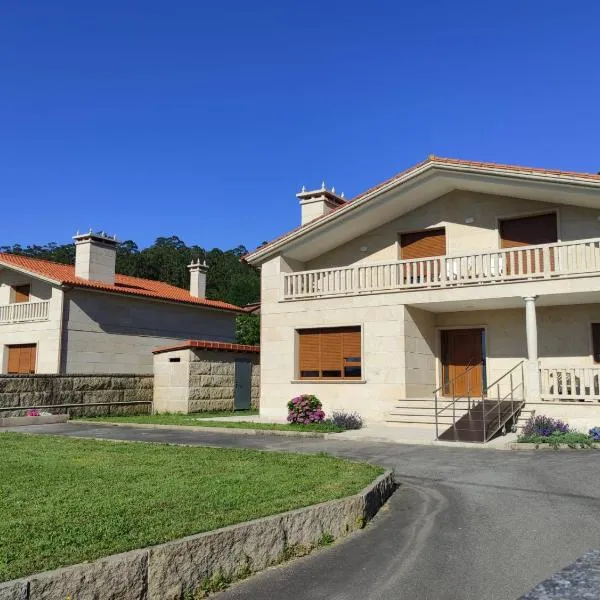 Chalets Tito Gómez Meis, hotel in Paradela