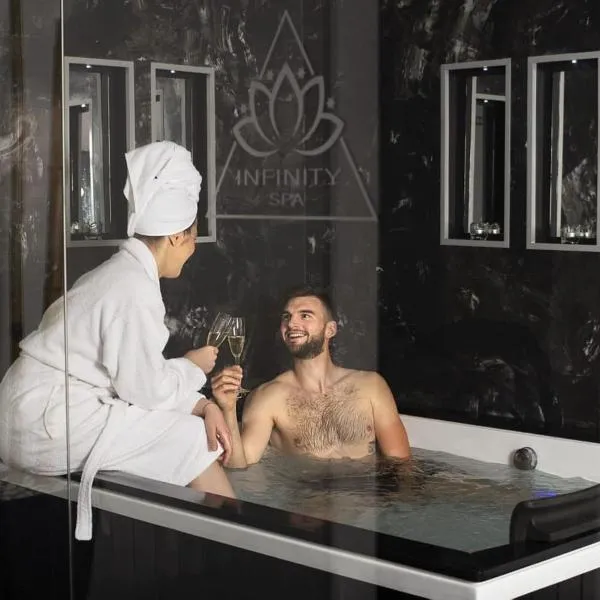 INFINITY spa, ξενοδοχείο στο Ζρένιανιν