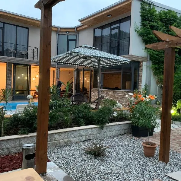 Guest House Smile, hotel in Kobuleti