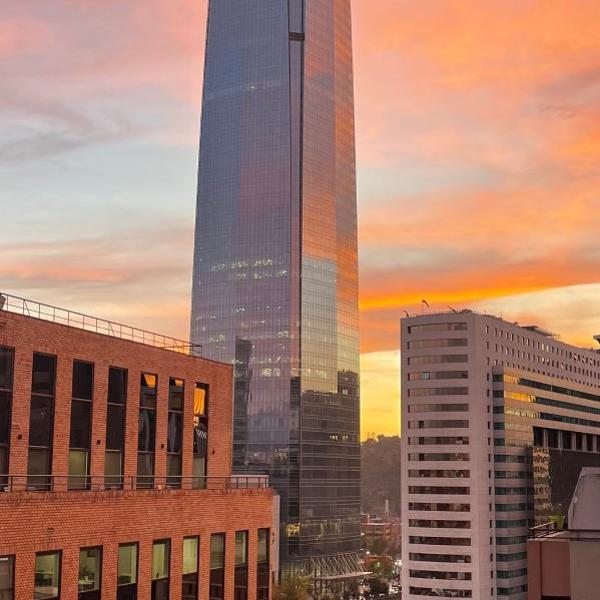 Apartament Condo Amueblado, El Golf, Las Condes Santiago con vista al Costanera Center