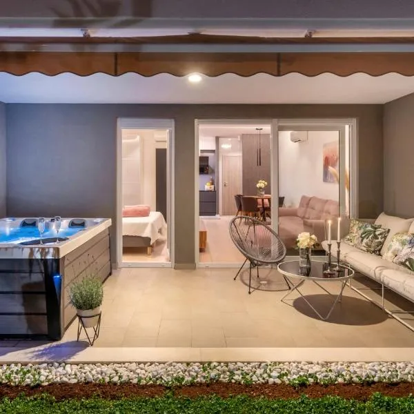 Zaloo, Luxury Apartment with Sea-View and Jacuzzi โรงแรมในสปลิท