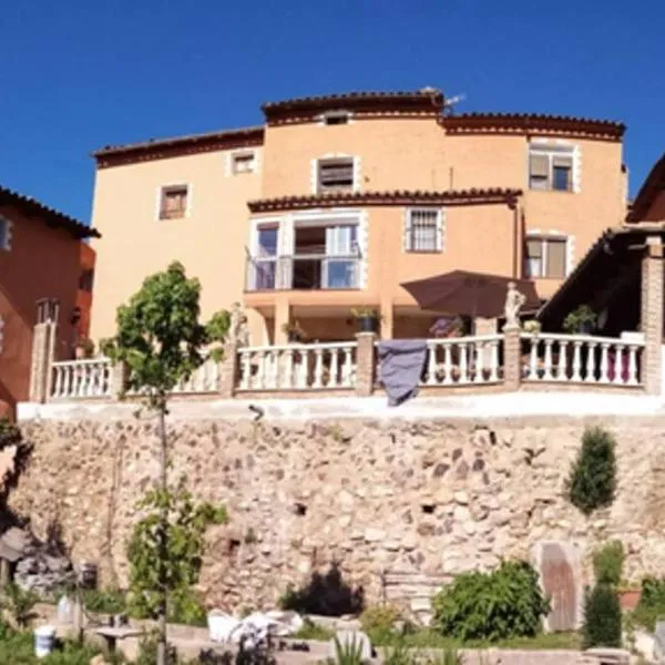 Casa-villa rural completa para hasta 9 personas, hotell i Daroca