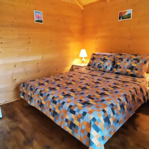 Camp Sunny Hills, khách sạn ở Virpazar