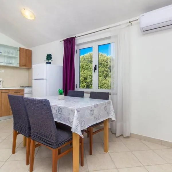 Apartman Belakušić 2, khách sạn ở Grebaštica