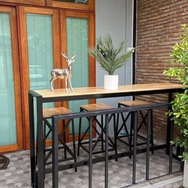 Nature Village Hostel, hotell i Lak Si