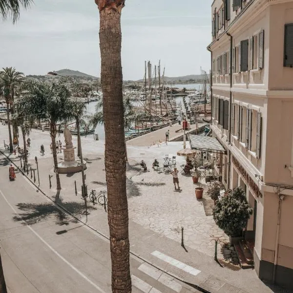 Grand studio, vue mer centre ville carte parking, hotel in Sanary-sur-Mer