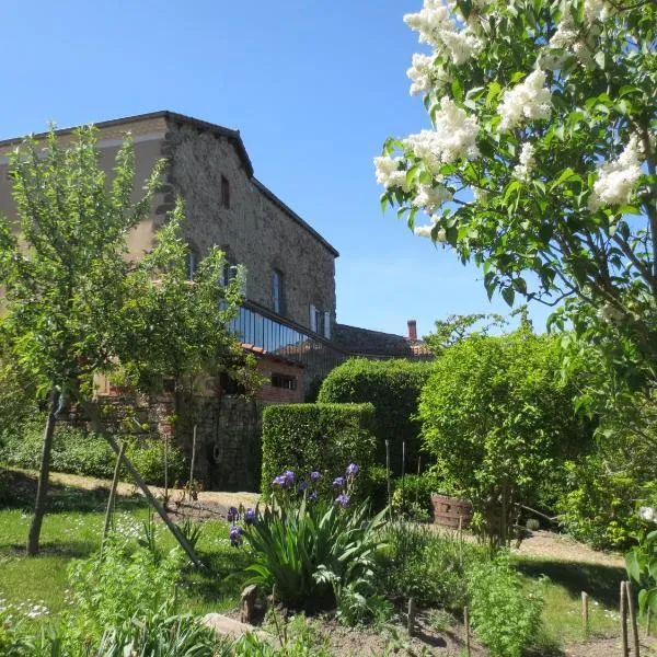 Ermitage Saint Vincent B&B, hotel v destinaci Vieille-Brioude