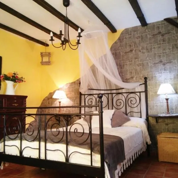 Casa Rural Albarranco, hotel v destinaci Villares de Jadraque