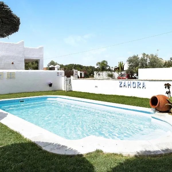 Casa Trafalmar con piscina exterior, hotel v destinácii Zahora