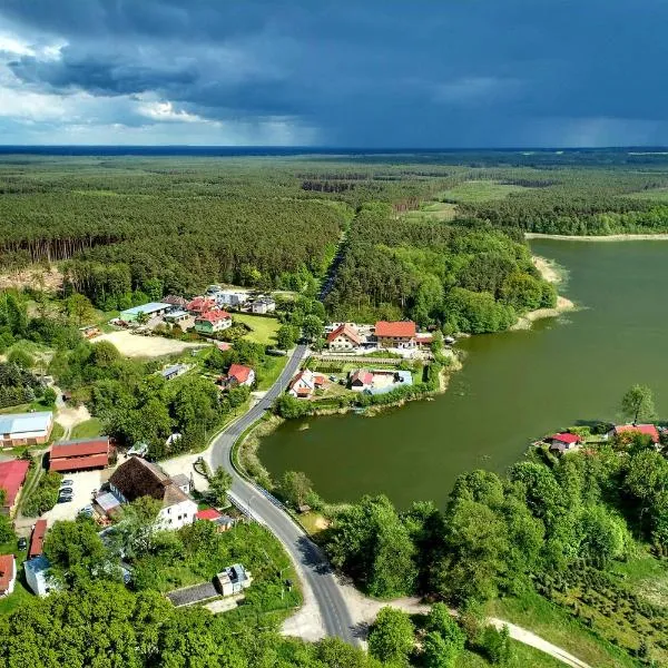 Wrzosowy Młyn - Noclegi nad Jeziorem、ミエンジジェチのホテル