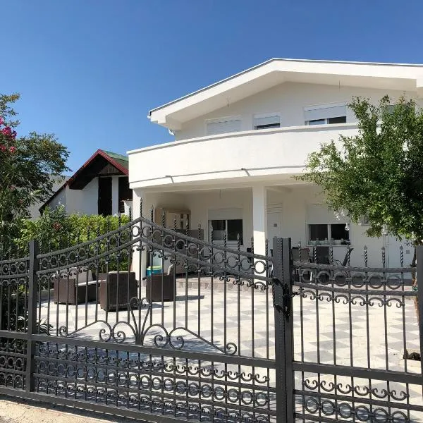 Villa Dafina: Donji Štoj şehrinde bir otel