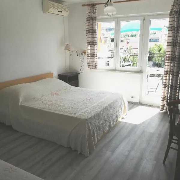 Rooms Izola, hotel a Izola