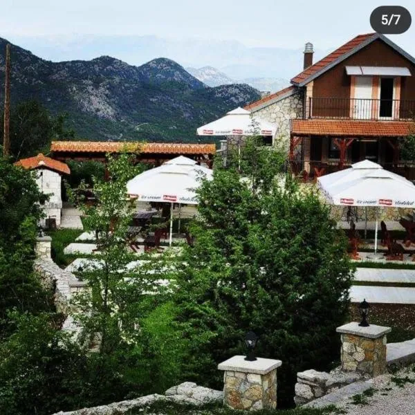 Vikendica,Bungalovi Lipska pećina, hotel v destinaci Cetinje