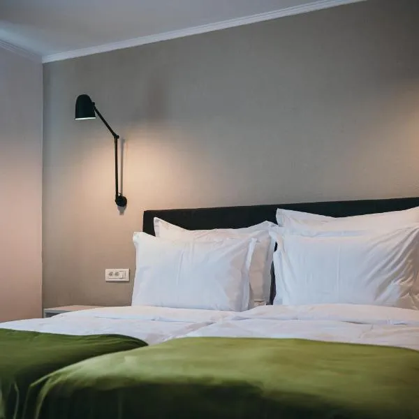 Nest Guesthouse, hotel in Drobeta-Turnu Severin