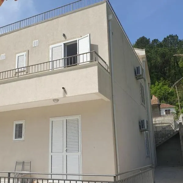 Apartmani Zlatko, hotell i Zelenika