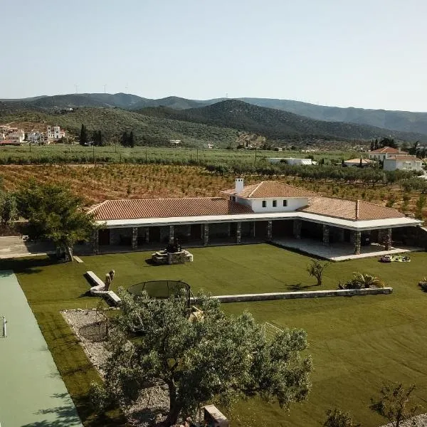 OpenSea Villa Private beach & tennis court, hotel in Plépi