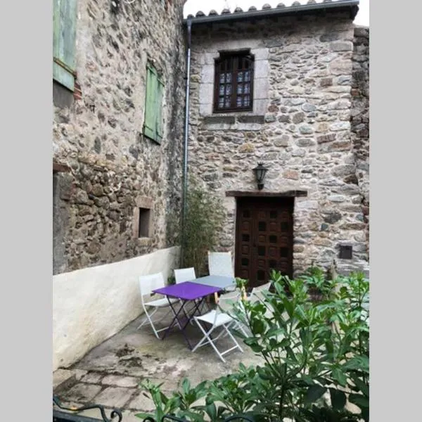 Les Maisons du Conflent, maisons familiales en pierre au coeur des remparts, hotel in Villefranche-de-Conflent