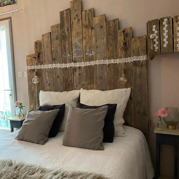 La Maison du Bonheur 3km Le PAL, hotel en Thiel-sur-Acolin