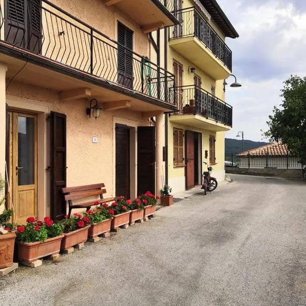 Casa Giorgio Mille Papaveri Rossi, отель в городе Serravalle di Chienti