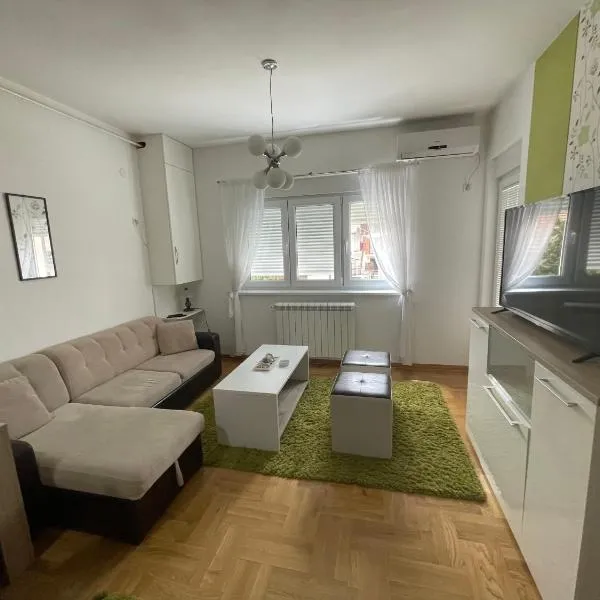 Duga park, hotel in Kragujevac
