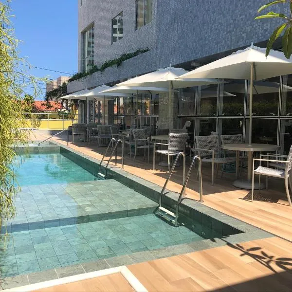 Flix Hotel, hotel u gradu Masejo