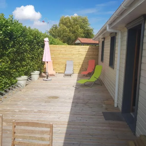 appartement etage 2 chambres avec terrasse, hotel in Rang-du-Fliers